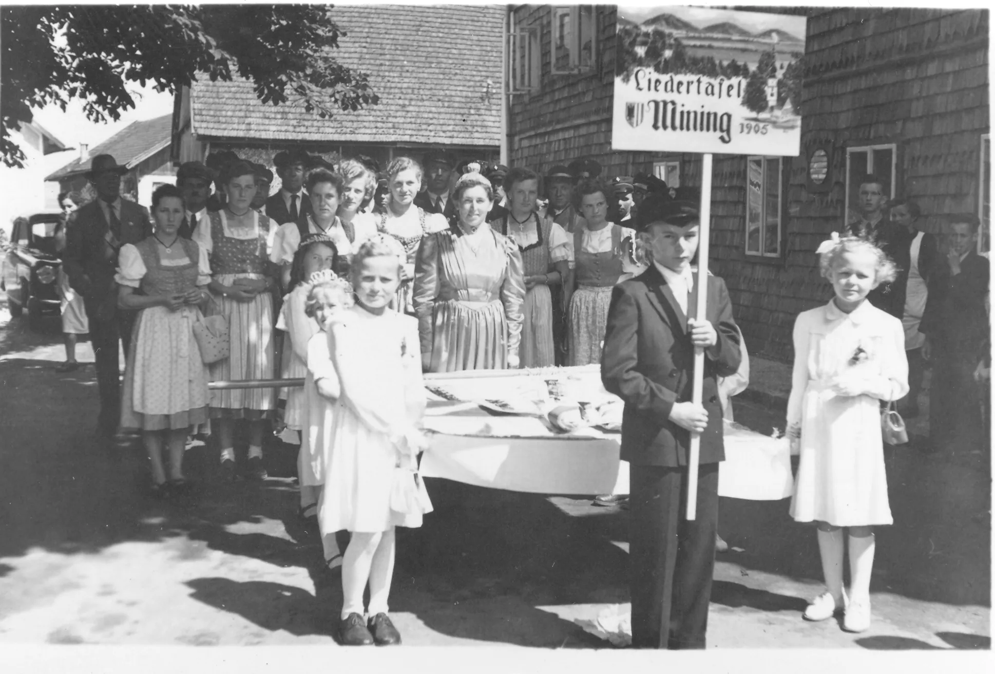 Umzug bei der Fahnenweihe 1